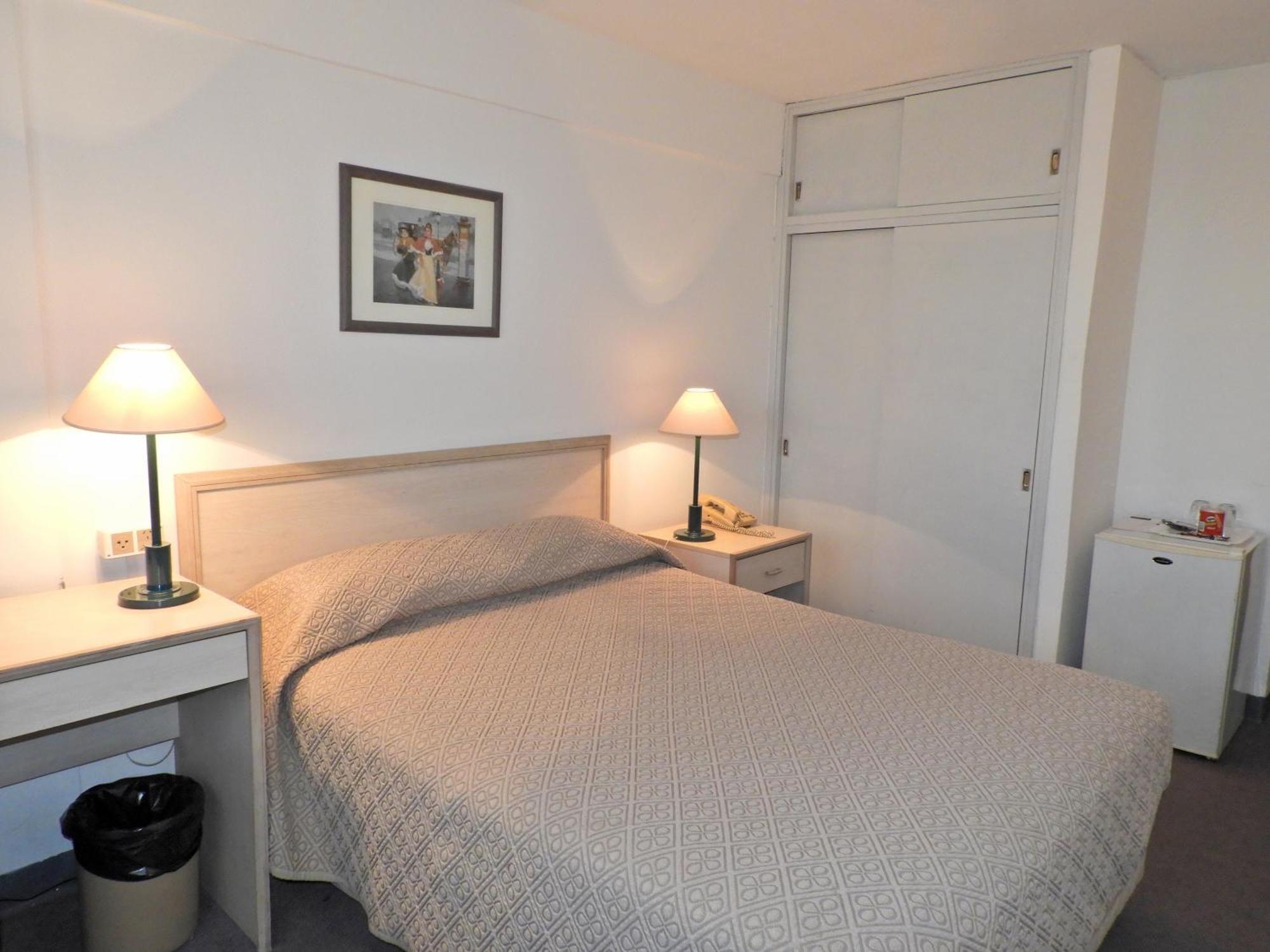 Hotel Tres Cruces Montevideo Buitenkant foto