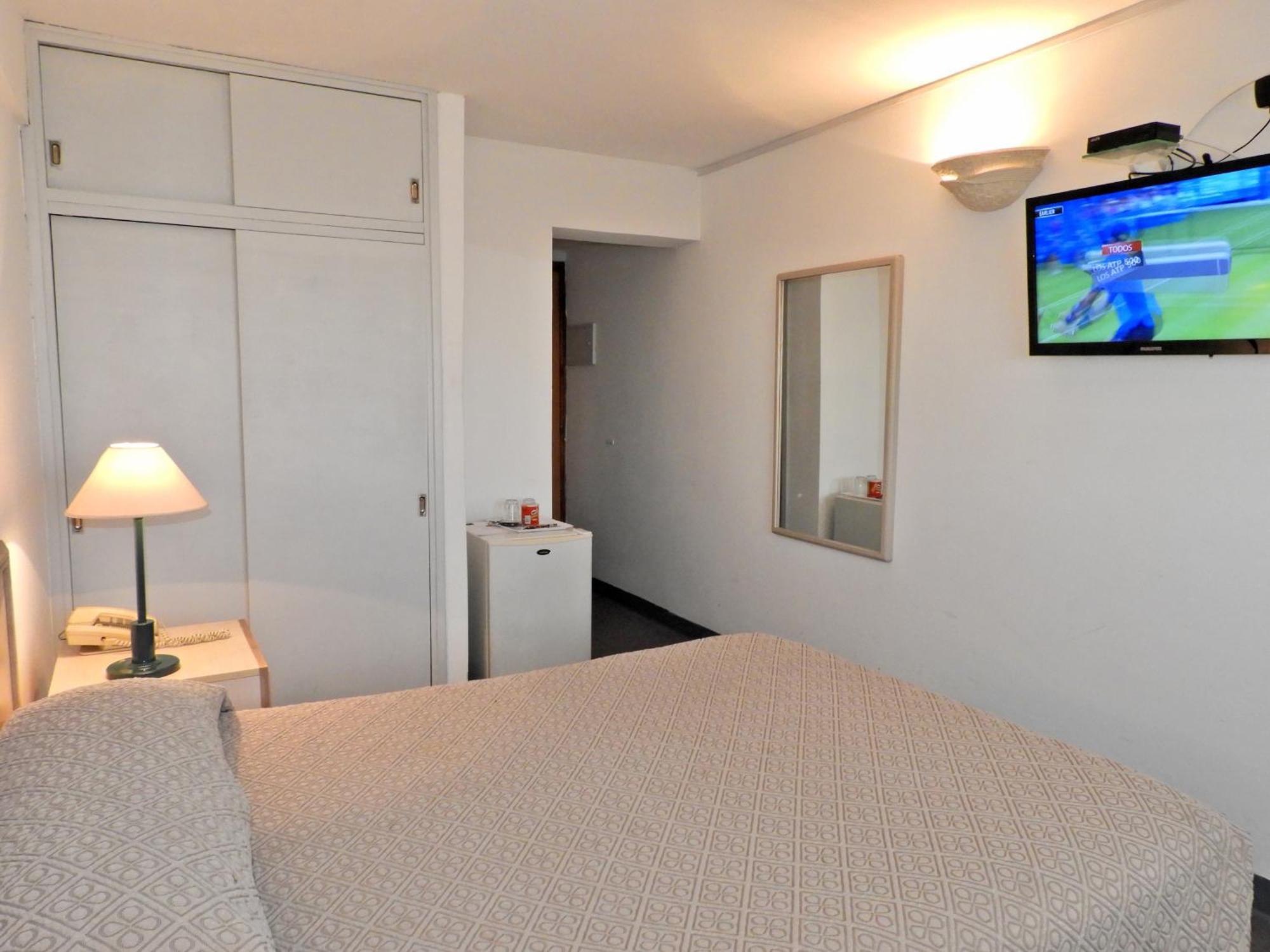 Hotel Tres Cruces Montevideo Buitenkant foto