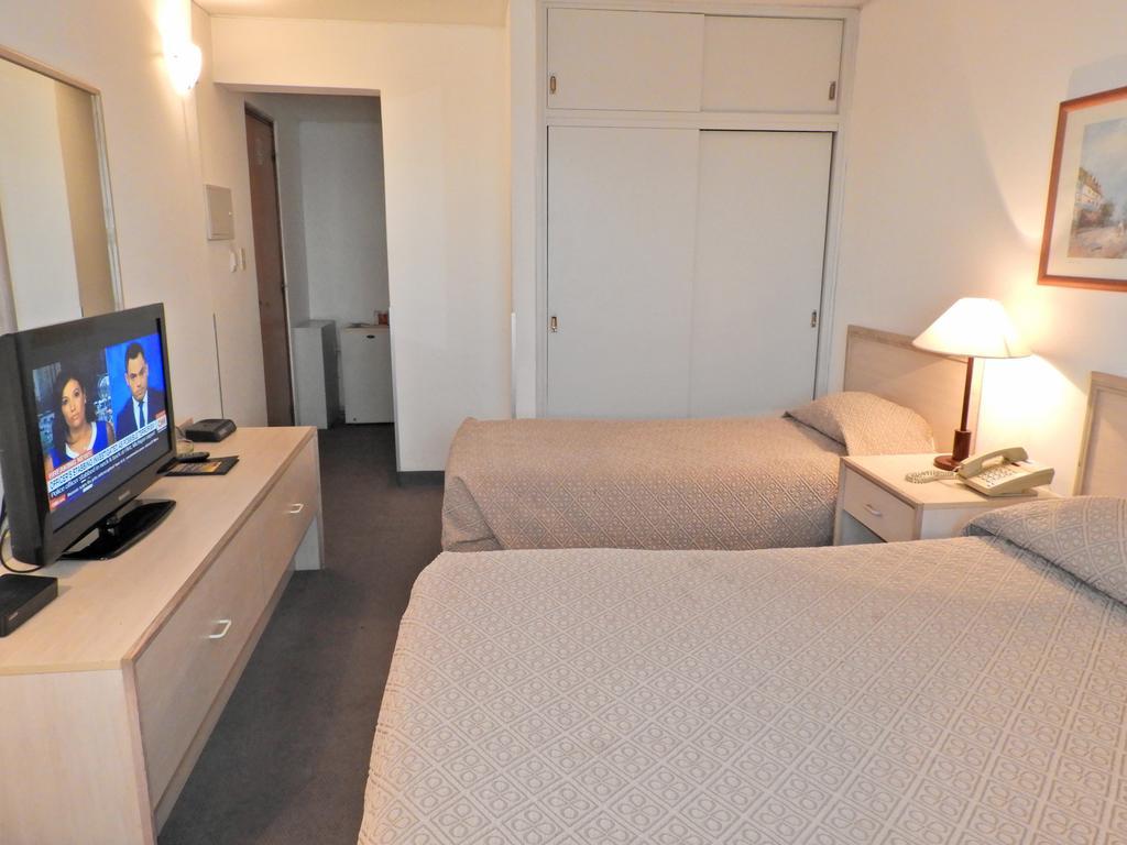 Hotel Tres Cruces Montevideo Buitenkant foto