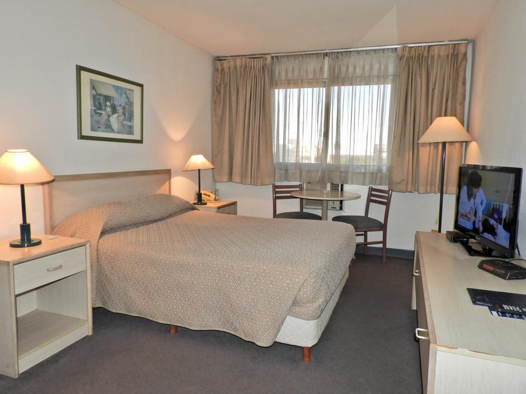 Hotel Tres Cruces Montevideo Buitenkant foto