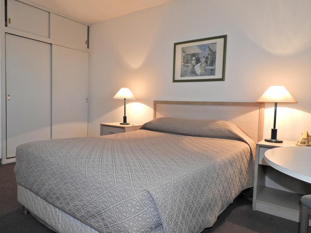 Hotel Tres Cruces Montevideo Buitenkant foto