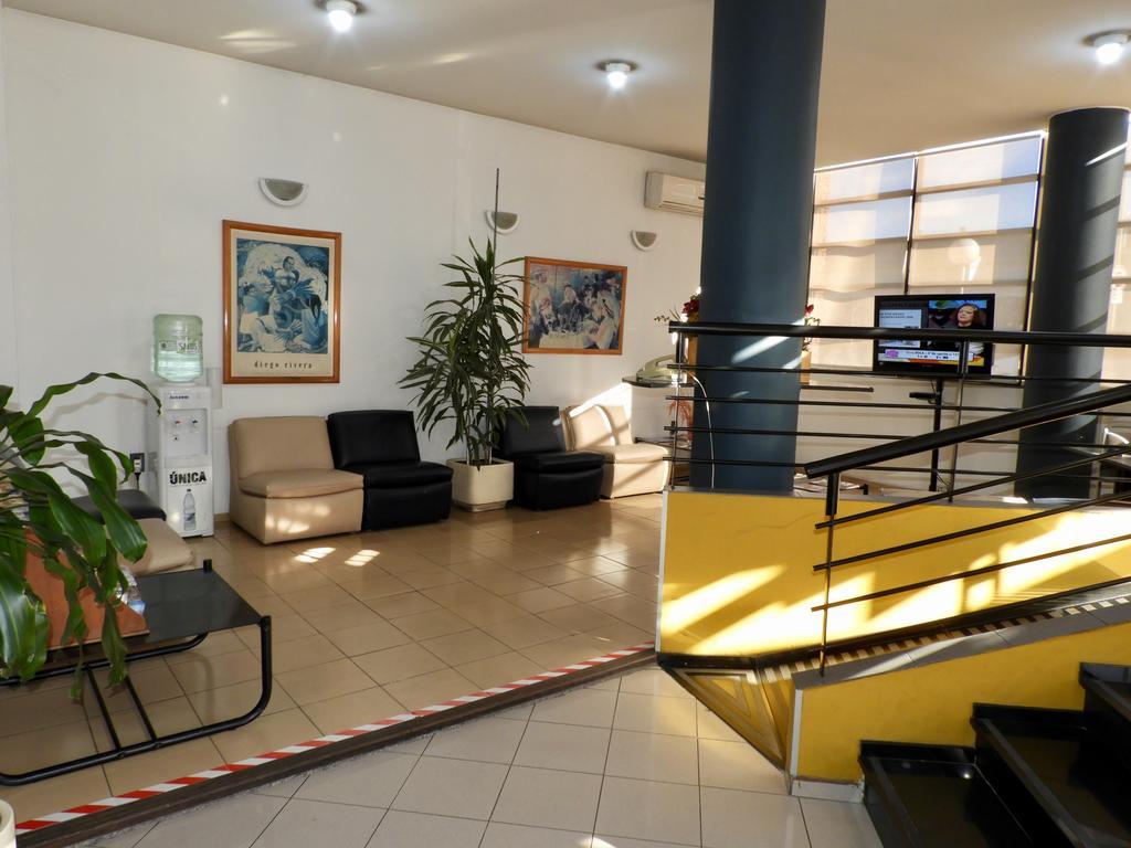 Hotel Tres Cruces Montevideo Buitenkant foto