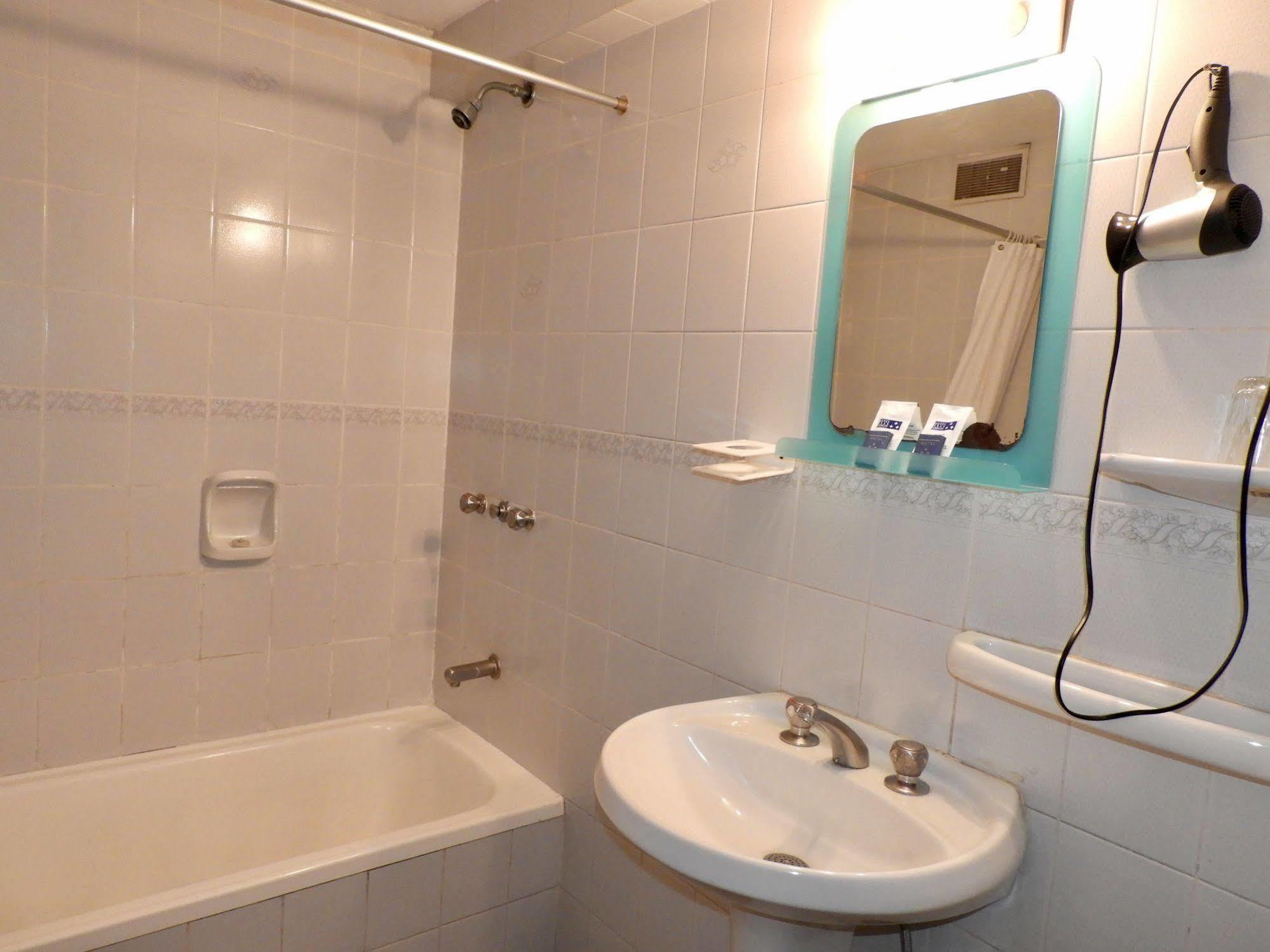 Hotel Tres Cruces Montevideo Buitenkant foto