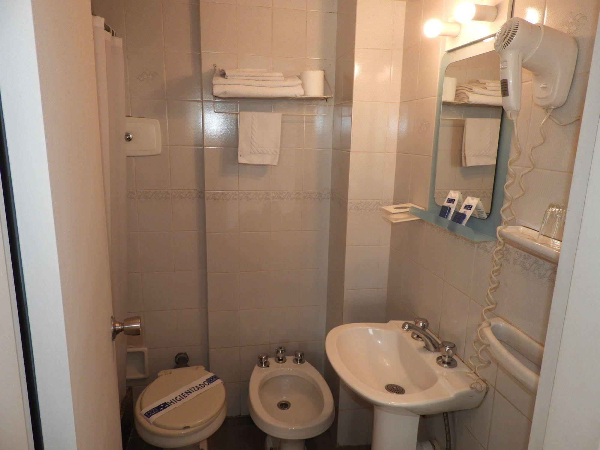 Hotel Tres Cruces Montevideo Buitenkant foto