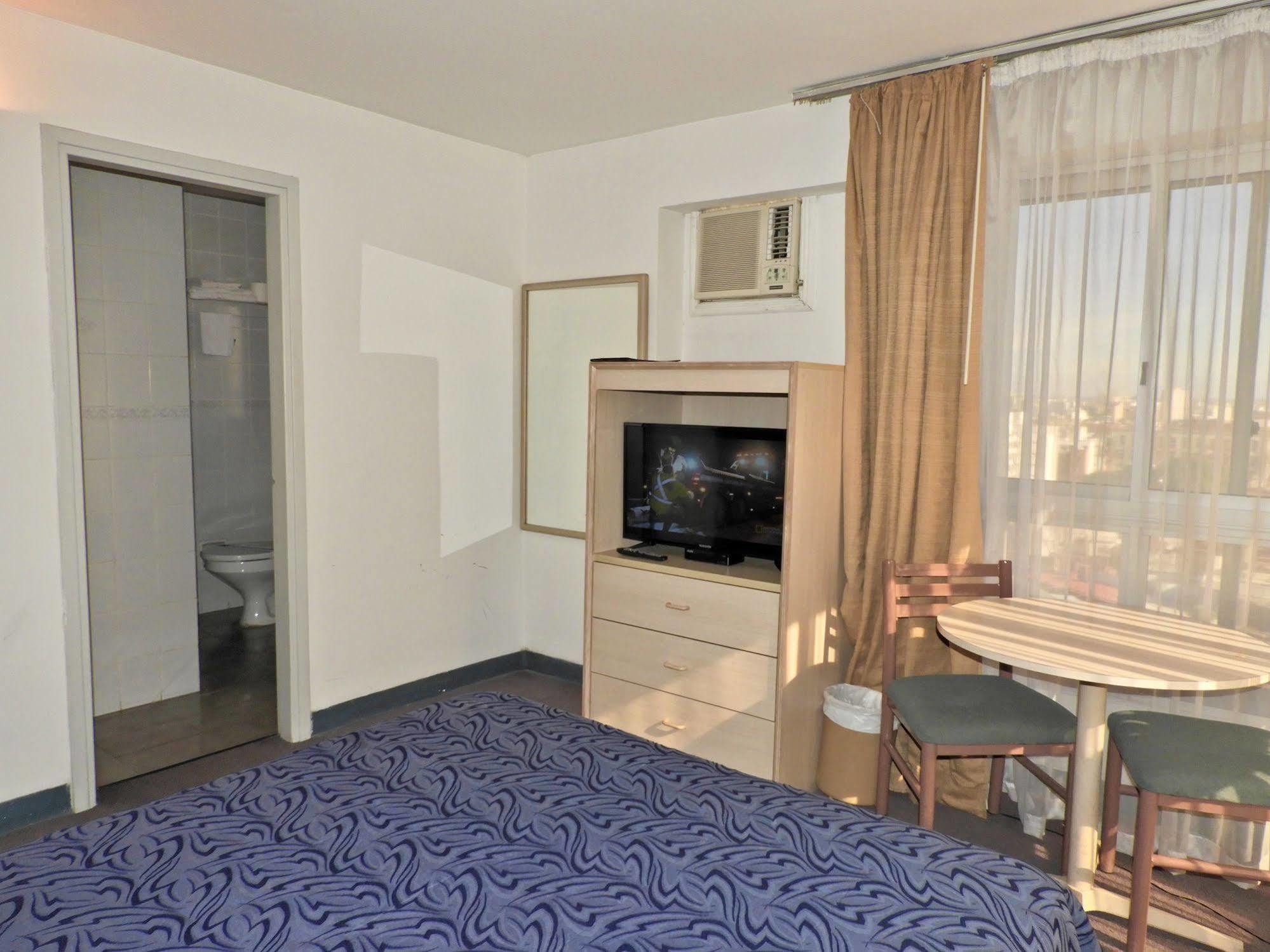 Hotel Tres Cruces Montevideo Buitenkant foto